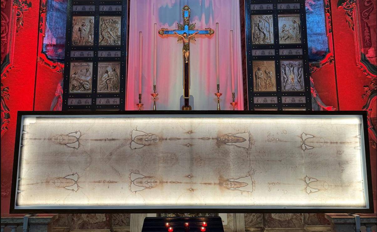 Sindone di Torino dettaglio del volto, analisi scientifica del DNA sul telo